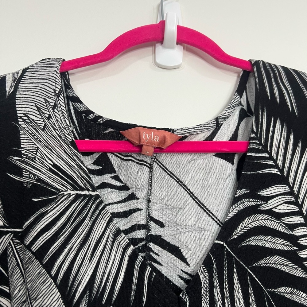 Tropical Dress‎ Black and Gray Leaf Print Maxi V-Neck Side Slit Cinched Waist - Picture 4 of 7